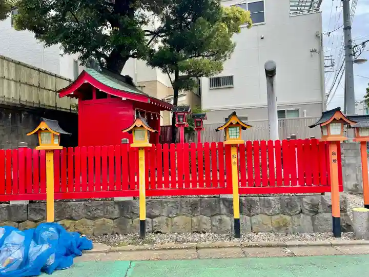 馬場子育稲荷神社の{uncategorized: "未分類", other: "その他", undefined: "問題あり", building: "その他建物", grave: "お墓", sacred_gate: "鳥居", guardian: "狛犬", statue: "像", buddha: "仏像", history: "歴史", nature: "自然", garden: "庭園", animal: "動物", pagoda: "塔", temizu: "手水舎", mountain_gate: "山門・神門", sanctuary: "本殿・本堂", subordinate: "末社・摂社", art: "芸術", scenery: "景色", jizo: "地蔵", ema: "絵馬", goshuin: "御朱印", omikuji: "おみくじ", items: "授与品その他", amulet: "お守り", goshuincho: "御朱印帳", eats: "食事", festival: "お祭り", votive_dance: "神楽", shichigosan: "七五三参", wedding: "結婚式", experience: "体験その他", initially: "初詣", around: "周辺", anti_infection: "感染症対策"}