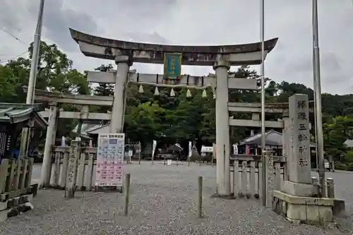 三輪神社の鳥居