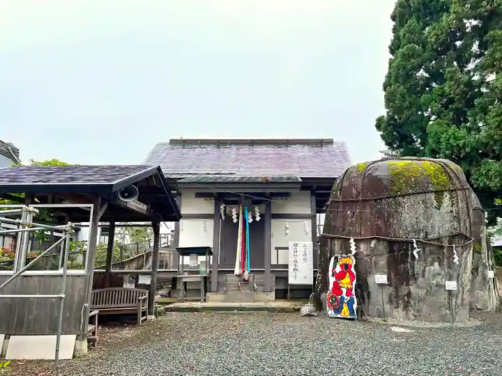 三ツ石神社(岩手県)