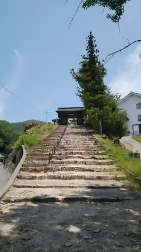 船川八幡宮の山門