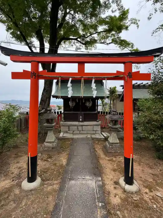 粟田神社の{uncategorized: "未分類", other: "その他", undefined: "問題あり", building: "その他建物", grave: "お墓", sacred_gate: "鳥居", guardian: "狛犬", statue: "像", buddha: "仏像", history: "歴史", nature: "自然", garden: "庭園", animal: "動物", pagoda: "塔", temizu: "手水舎", mountain_gate: "山門・神門", sanctuary: "本殿・本堂", subordinate: "末社・摂社", art: "芸術", scenery: "景色", jizo: "地蔵", ema: "絵馬", goshuin: "御朱印", omikuji: "おみくじ", items: "授与品その他", amulet: "お守り", goshuincho: "御朱印帳", eats: "食事", festival: "お祭り", votive_dance: "神楽", shichigosan: "七五三参", wedding: "結婚式", experience: "体験その他", initially: "初詣", around: "周辺", anti_infection: "感染症対策"}
