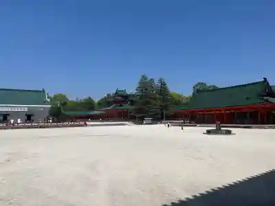 平安神宮の{uncategorized: "未分類", other: "その他", undefined: "問題あり", building: "その他建物", grave: "お墓", sacred_gate: "鳥居", guardian: "狛犬", statue: "像", buddha: "仏像", history: "歴史", nature: "自然", garden: "庭園", animal: "動物", pagoda: "塔", temizu: "手水舎", mountain_gate: "山門・神門", sanctuary: "本殿・本堂", subordinate: "末社・摂社", art: "芸術", scenery: "景色", jizo: "地蔵", ema: "絵馬", goshuin: "御朱印", omikuji: "おみくじ", items: "授与品その他", amulet: "お守り", goshuincho: "御朱印帳", eats: "食事", festival: "お祭り", votive_dance: "神楽", shichigosan: "七五三参", wedding: "結婚式", experience: "体験その他", initially: "初詣", around: "周辺", anti_infection: "感染症対策"}