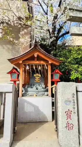 十番稲荷神社の像