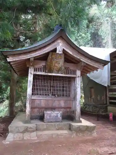 高尾穂見神社の末社