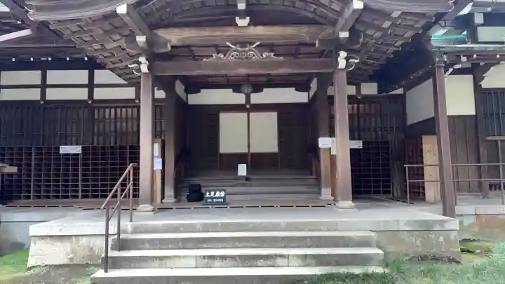 円覚寺の{uncategorized: "未分類", other: "その他", undefined: "問題あり", building: "その他建物", grave: "お墓", sacred_gate: "鳥居", guardian: "狛犬", statue: "像", buddha: "仏像", history: "歴史", nature: "自然", garden: "庭園", animal: "動物", pagoda: "塔", temizu: "手水舎", mountain_gate: "山門・神門", sanctuary: "本殿・本堂", subordinate: "末社・摂社", art: "芸術", scenery: "景色", jizo: "地蔵", ema: "絵馬", goshuin: "御朱印", omikuji: "おみくじ", items: "授与品その他", amulet: "お守り", goshuincho: "御朱印帳", eats: "食事", festival: "お祭り", votive_dance: "神楽", shichigosan: "七五三参", wedding: "結婚式", experience: "体験その他", initially: "初詣", around: "周辺", anti_infection: "感染症対策"}