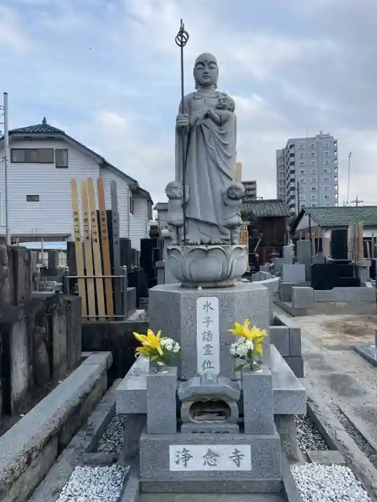 浄念寺の{uncategorized: "未分類", other: "その他", undefined: "問題あり", building: "その他建物", grave: "お墓", sacred_gate: "鳥居", guardian: "狛犬", statue: "像", buddha: "仏像", history: "歴史", nature: "自然", garden: "庭園", animal: "動物", pagoda: "塔", temizu: "手水舎", mountain_gate: "山門・神門", sanctuary: "本殿・本堂", subordinate: "末社・摂社", art: "芸術", scenery: "景色", jizo: "地蔵", ema: "絵馬", goshuin: "御朱印", omikuji: "おみくじ", items: "授与品その他", amulet: "お守り", goshuincho: "御朱印帳", eats: "食事", festival: "お祭り", votive_dance: "神楽", shichigosan: "七五三参", wedding: "結婚式", experience: "体験その他", initially: "初詣", around: "周辺", anti_infection: "感染症対策"}