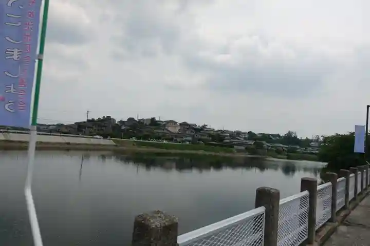 あやめ池神社の周辺