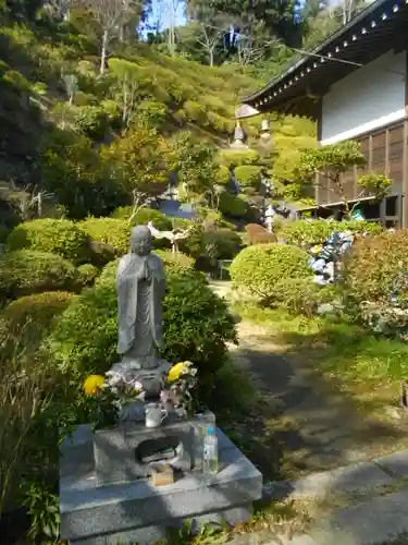 仏行寺（佛行寺）の像