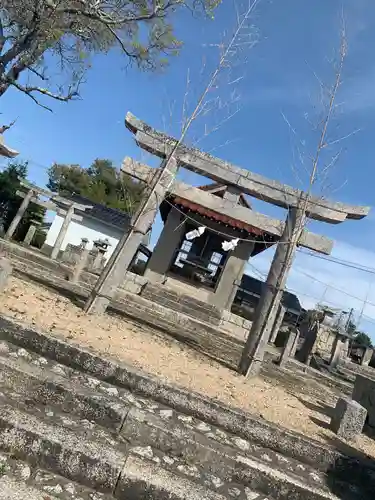 三神社の鳥居