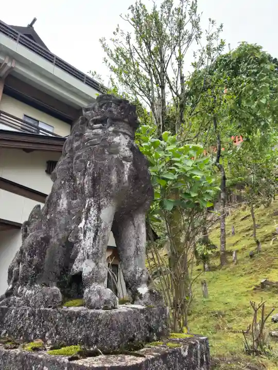 熊野那智大社の{uncategorized: "未分類", other: "その他", undefined: "問題あり", building: "その他建物", grave: "お墓", sacred_gate: "鳥居", guardian: "狛犬", statue: "像", buddha: "仏像", history: "歴史", nature: "自然", garden: "庭園", animal: "動物", pagoda: "塔", temizu: "手水舎", mountain_gate: "山門・神門", sanctuary: "本殿・本堂", subordinate: "末社・摂社", art: "芸術", scenery: "景色", jizo: "地蔵", ema: "絵馬", goshuin: "御朱印", omikuji: "おみくじ", items: "授与品その他", amulet: "お守り", goshuincho: "御朱印帳", eats: "食事", festival: "お祭り", votive_dance: "神楽", shichigosan: "七五三参", wedding: "結婚式", experience: "体験その他", initially: "初詣", around: "周辺", anti_infection: "感染症対策"}