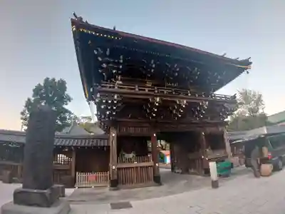 西新井大師総持寺の山門・神門