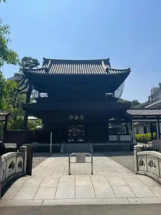 泉岳寺の{uncategorized: "未分類", other: "その他", undefined: "問題あり", building: "その他建物", grave: "お墓", sacred_gate: "鳥居", guardian: "狛犬", statue: "像", buddha: "仏像", history: "歴史", nature: "自然", garden: "庭園", animal: "動物", pagoda: "塔", temizu: "手水舎", mountain_gate: "山門・神門", sanctuary: "本殿・本堂", subordinate: "末社・摂社", art: "芸術", scenery: "景色", jizo: "地蔵", ema: "絵馬", goshuin: "御朱印", omikuji: "おみくじ", items: "授与品その他", amulet: "お守り", goshuincho: "御朱印帳", eats: "食事", festival: "お祭り", votive_dance: "神楽", shichigosan: "七五三参", wedding: "結婚式", experience: "体験その他", initially: "初詣", around: "周辺", anti_infection: "感染症対策"}