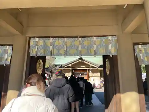 東郷神社の山門