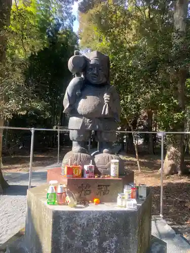 大己貴神社の像