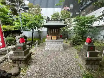 羽衣町厳島神社（関内厳島神社・横浜弁天）の{uncategorized: "未分類", other: "その他", undefined: "問題あり", building: "その他建物", grave: "お墓", sacred_gate: "鳥居", guardian: "狛犬", statue: "像", buddha: "仏像", history: "歴史", nature: "自然", garden: "庭園", animal: "動物", pagoda: "塔", temizu: "手水舎", mountain_gate: "山門・神門", sanctuary: "本殿・本堂", subordinate: "末社・摂社", art: "芸術", scenery: "景色", jizo: "地蔵", ema: "絵馬", goshuin: "御朱印", omikuji: "おみくじ", items: "授与品その他", amulet: "お守り", goshuincho: "御朱印帳", eats: "食事", festival: "お祭り", votive_dance: "神楽", shichigosan: "七五三参", wedding: "結婚式", experience: "体験その他", initially: "初詣", around: "周辺", anti_infection: "感染症対策"}