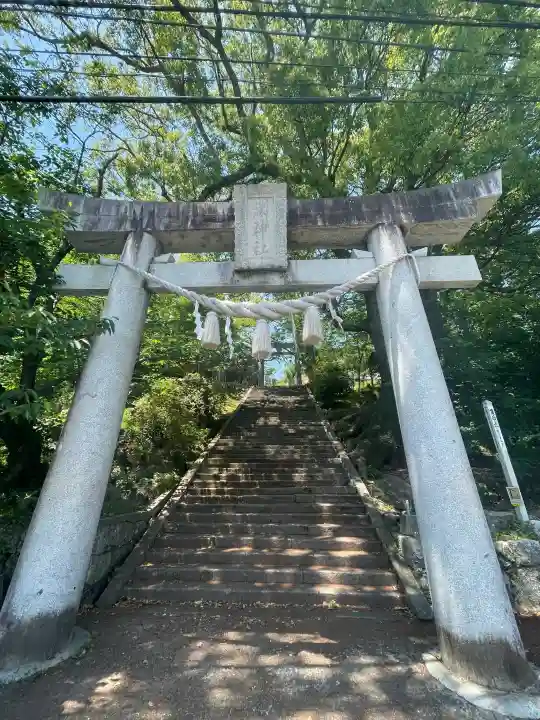 淵神社の{uncategorized: "未分類", other: "その他", undefined: "問題あり", building: "その他建物", grave: "お墓", sacred_gate: "鳥居", guardian: "狛犬", statue: "像", buddha: "仏像", history: "歴史", nature: "自然", garden: "庭園", animal: "動物", pagoda: "塔", temizu: "手水舎", mountain_gate: "山門・神門", sanctuary: "本殿・本堂", subordinate: "末社・摂社", art: "芸術", scenery: "景色", jizo: "地蔵", ema: "絵馬", goshuin: "御朱印", omikuji: "おみくじ", items: "授与品その他", amulet: "お守り", goshuincho: "御朱印帳", eats: "食事", festival: "お祭り", votive_dance: "神楽", shichigosan: "七五三参", wedding: "結婚式", experience: "体験その他", initially: "初詣", around: "周辺", anti_infection: "感染症対策"}