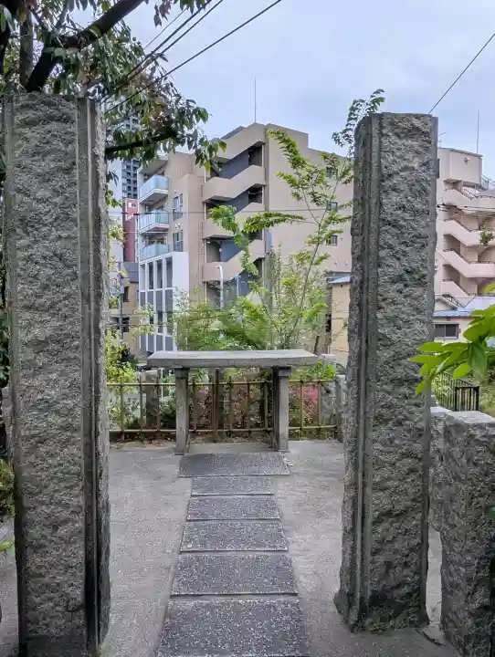 真田山 三光神社の{uncategorized: "未分類", other: "その他", undefined: "問題あり", building: "その他建物", grave: "お墓", sacred_gate: "鳥居", guardian: "狛犬", statue: "像", buddha: "仏像", history: "歴史", nature: "自然", garden: "庭園", animal: "動物", pagoda: "塔", temizu: "手水舎", mountain_gate: "山門・神門", sanctuary: "本殿・本堂", subordinate: "末社・摂社", art: "芸術", scenery: "景色", jizo: "地蔵", ema: "絵馬", goshuin: "御朱印", omikuji: "おみくじ", items: "授与品その他", amulet: "お守り", goshuincho: "御朱印帳", eats: "食事", festival: "お祭り", votive_dance: "神楽", shichigosan: "七五三参", wedding: "結婚式", experience: "体験その他", initially: "初詣", around: "周辺", anti_infection: "感染症対策"}
