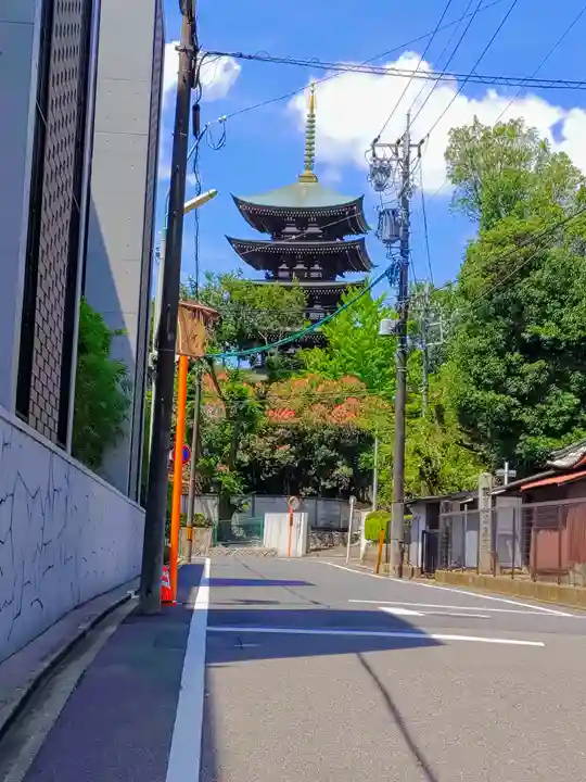 豊彦稲荷社(法王町)の周辺