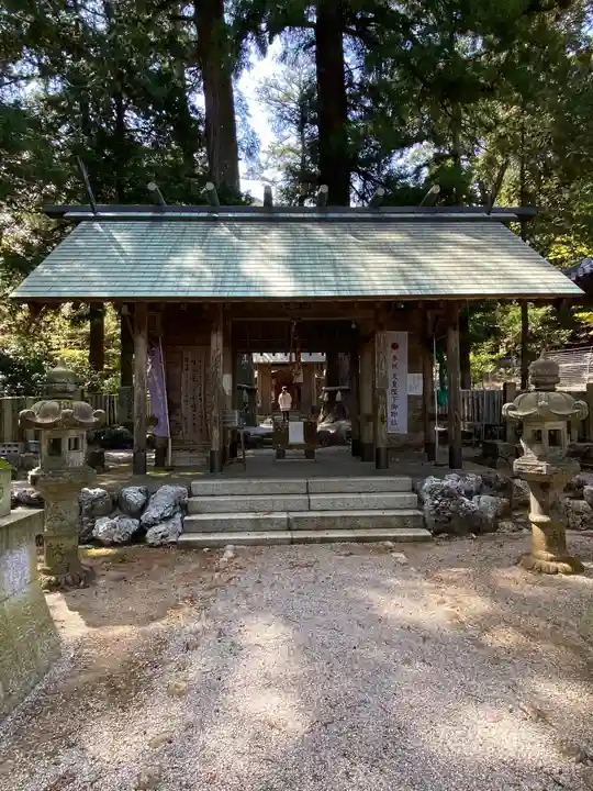 鳴谷神社の本殿・本堂