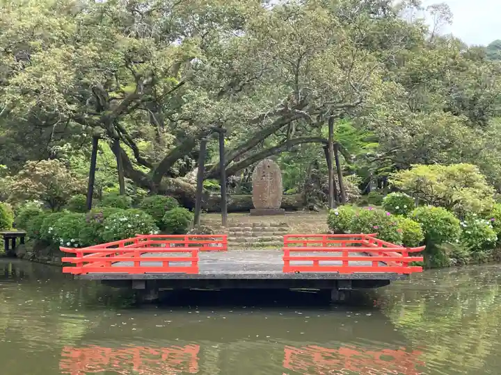 歌泉堂(春日大社神苑萬葉植物園内鎮座)(奈良県)