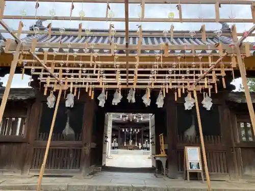 白鳥神社の山門