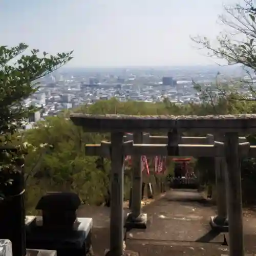 岐阜稲荷山本社の鳥居