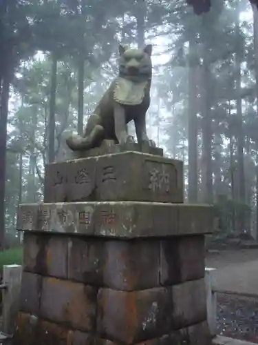 三峯神社の狛犬