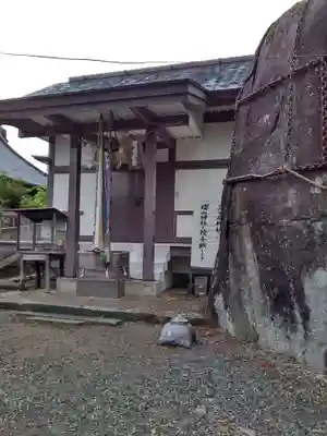 三ツ石神社(岩手県)