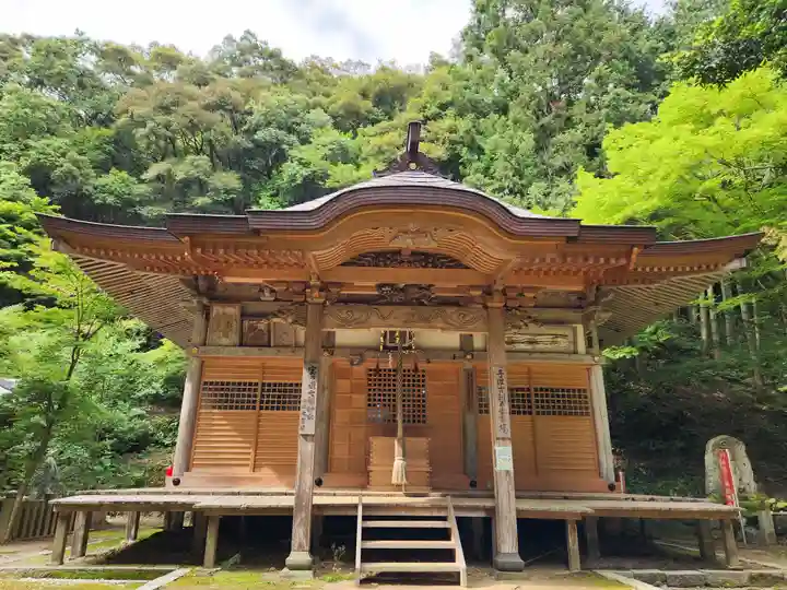 石龕寺の本殿・本堂