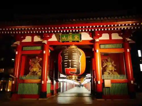浅草寺の山門・神門