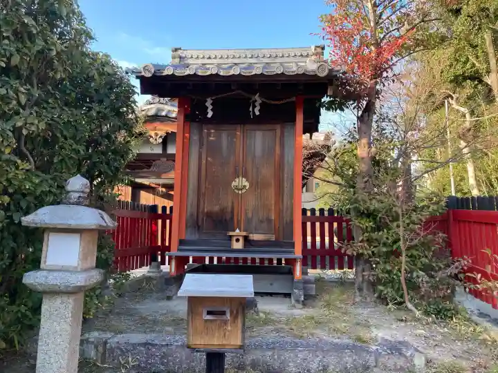 稲荷神社の{uncategorized: "未分類", other: "その他", undefined: "問題あり", building: "その他建物", grave: "お墓", sacred_gate: "鳥居", guardian: "狛犬", statue: "像", buddha: "仏像", history: "歴史", nature: "自然", garden: "庭園", animal: "動物", pagoda: "塔", temizu: "手水舎", mountain_gate: "山門・神門", sanctuary: "本殿・本堂", subordinate: "末社・摂社", art: "芸術", scenery: "景色", jizo: "地蔵", ema: "絵馬", goshuin: "御朱印", omikuji: "おみくじ", items: "授与品その他", amulet: "お守り", goshuincho: "御朱印帳", eats: "食事", festival: "お祭り", votive_dance: "神楽", shichigosan: "七五三参", wedding: "結婚式", experience: "体験その他", initially: "初詣", around: "周辺", anti_infection: "感染症対策"}