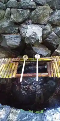 猿丸神社の手水舎