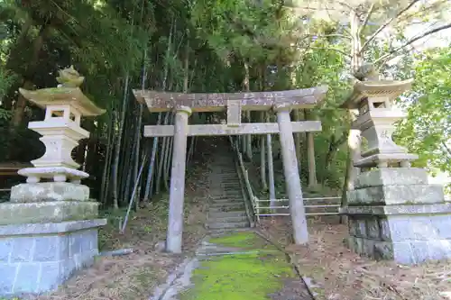 諏訪神社の鳥居