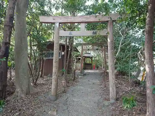 不二池大権現（藤池堂）の鳥居