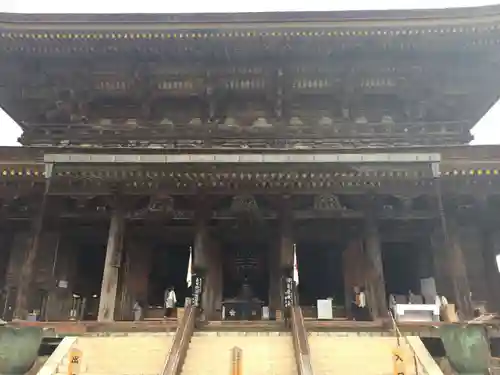 金峯山寺の本殿・本堂