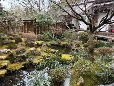 宝泉院の{uncategorized: "未分類", other: "その他", undefined: "問題あり", building: "その他建物", grave: "お墓", sacred_gate: "鳥居", guardian: "狛犬", statue: "像", buddha: "仏像", history: "歴史", nature: "自然", garden: "庭園", animal: "動物", pagoda: "塔", temizu: "手水舎", mountain_gate: "山門・神門", sanctuary: "本殿・本堂", subordinate: "末社・摂社", art: "芸術", scenery: "景色", jizo: "地蔵", ema: "絵馬", goshuin: "御朱印", omikuji: "おみくじ", items: "授与品その他", amulet: "お守り", goshuincho: "御朱印帳", eats: "食事", festival: "お祭り", votive_dance: "神楽", shichigosan: "七五三参", wedding: "結婚式", experience: "体験その他", initially: "初詣", around: "周辺", anti_infection: "感染症対策"}