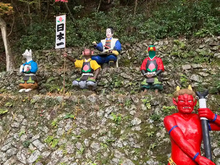 桃太郎神社(栗栖)の像