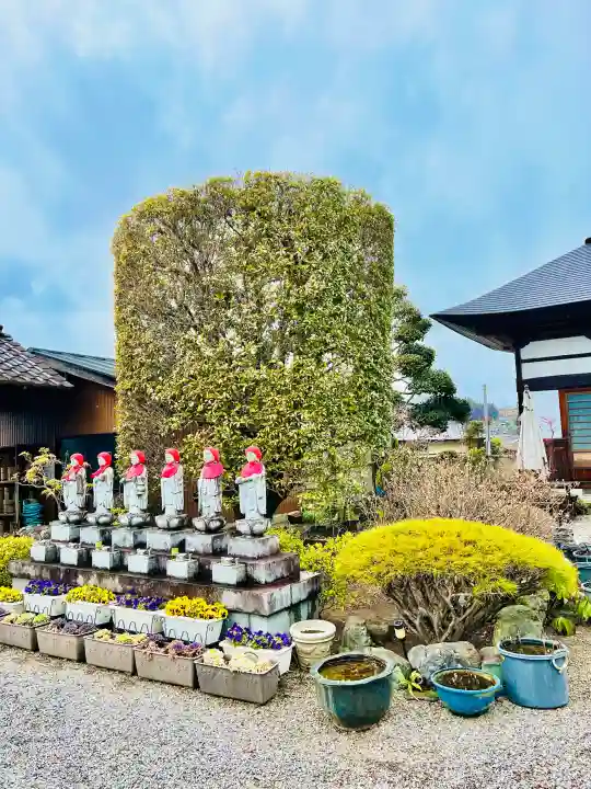 長興寺の{uncategorized: "未分類", other: "その他", undefined: "問題あり", building: "その他建物", grave: "お墓", sacred_gate: "鳥居", guardian: "狛犬", statue: "像", buddha: "仏像", history: "歴史", nature: "自然", garden: "庭園", animal: "動物", pagoda: "塔", temizu: "手水舎", mountain_gate: "山門・神門", sanctuary: "本殿・本堂", subordinate: "末社・摂社", art: "芸術", scenery: "景色", jizo: "地蔵", ema: "絵馬", goshuin: "御朱印", omikuji: "おみくじ", items: "授与品その他", amulet: "お守り", goshuincho: "御朱印帳", eats: "食事", festival: "お祭り", votive_dance: "神楽", shichigosan: "七五三参", wedding: "結婚式", experience: "体験その他", initially: "初詣", around: "周辺", anti_infection: "感染症対策"}
