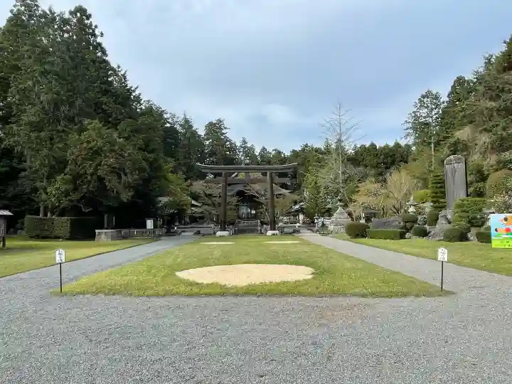馬見岡綿向神社の{uncategorized: "未分類", other: "その他", undefined: "問題あり", building: "その他建物", grave: "お墓", sacred_gate: "鳥居", guardian: "狛犬", statue: "像", buddha: "仏像", history: "歴史", nature: "自然", garden: "庭園", animal: "動物", pagoda: "塔", temizu: "手水舎", mountain_gate: "山門・神門", sanctuary: "本殿・本堂", subordinate: "末社・摂社", art: "芸術", scenery: "景色", jizo: "地蔵", ema: "絵馬", goshuin: "御朱印", omikuji: "おみくじ", items: "授与品その他", amulet: "お守り", goshuincho: "御朱印帳", eats: "食事", festival: "お祭り", votive_dance: "神楽", shichigosan: "七五三参", wedding: "結婚式", experience: "体験その他", initially: "初詣", around: "周辺", anti_infection: "感染症対策"}