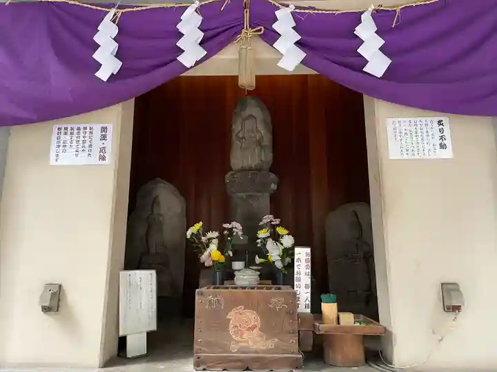 宮益御嶽神社の末社・摂社
