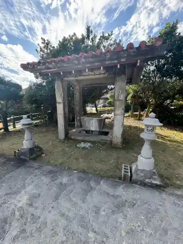 大主神社の{uncategorized: "未分類", other: "その他", undefined: "問題あり", building: "その他建物", grave: "お墓", sacred_gate: "鳥居", guardian: "狛犬", statue: "像", buddha: "仏像", history: "歴史", nature: "自然", garden: "庭園", animal: "動物", pagoda: "塔", temizu: "手水舎", mountain_gate: "山門・神門", sanctuary: "本殿・本堂", subordinate: "末社・摂社", art: "芸術", scenery: "景色", jizo: "地蔵", ema: "絵馬", goshuin: "御朱印", omikuji: "おみくじ", items: "授与品その他", amulet: "お守り", goshuincho: "御朱印帳", eats: "食事", festival: "お祭り", votive_dance: "神楽", shichigosan: "七五三参", wedding: "結婚式", experience: "体験その他", initially: "初詣", around: "周辺", anti_infection: "感染症対策"}