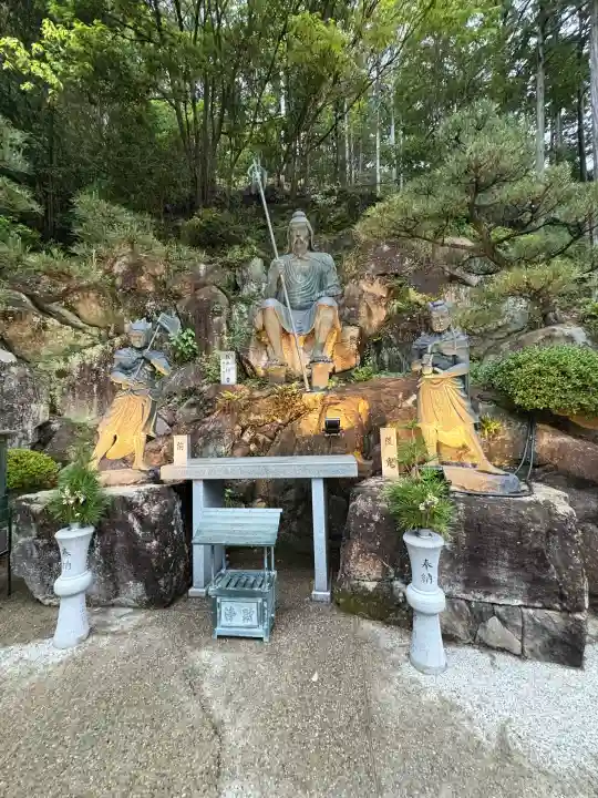 救馬溪観音の{uncategorized: "未分類", other: "その他", undefined: "問題あり", building: "その他建物", grave: "お墓", sacred_gate: "鳥居", guardian: "狛犬", statue: "像", buddha: "仏像", history: "歴史", nature: "自然", garden: "庭園", animal: "動物", pagoda: "塔", temizu: "手水舎", mountain_gate: "山門・神門", sanctuary: "本殿・本堂", subordinate: "末社・摂社", art: "芸術", scenery: "景色", jizo: "地蔵", ema: "絵馬", goshuin: "御朱印", omikuji: "おみくじ", items: "授与品その他", amulet: "お守り", goshuincho: "御朱印帳", eats: "食事", festival: "お祭り", votive_dance: "神楽", shichigosan: "七五三参", wedding: "結婚式", experience: "体験その他", initially: "初詣", around: "周辺", anti_infection: "感染症対策"}