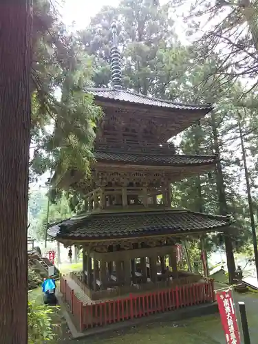 日石寺の塔