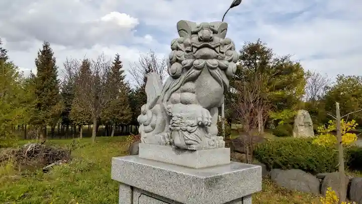 千代ヶ岡神社の狛犬