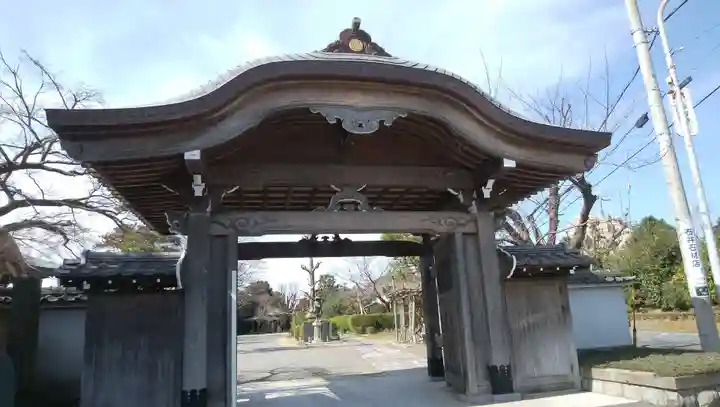 高野山真言宗海龍山本泉寺増徳院の山門・神門