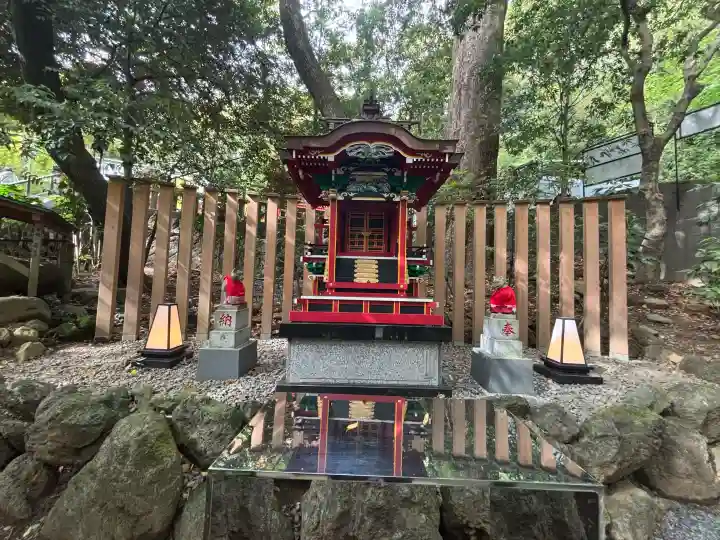 來宮神社の{uncategorized: "未分類", other: "その他", undefined: "問題あり", building: "その他建物", grave: "お墓", sacred_gate: "鳥居", guardian: "狛犬", statue: "像", buddha: "仏像", history: "歴史", nature: "自然", garden: "庭園", animal: "動物", pagoda: "塔", temizu: "手水舎", mountain_gate: "山門・神門", sanctuary: "本殿・本堂", subordinate: "末社・摂社", art: "芸術", scenery: "景色", jizo: "地蔵", ema: "絵馬", goshuin: "御朱印", omikuji: "おみくじ", items: "授与品その他", amulet: "お守り", goshuincho: "御朱印帳", eats: "食事", festival: "お祭り", votive_dance: "神楽", shichigosan: "七五三参", wedding: "結婚式", experience: "体験その他", initially: "初詣", around: "周辺", anti_infection: "感染症対策"}