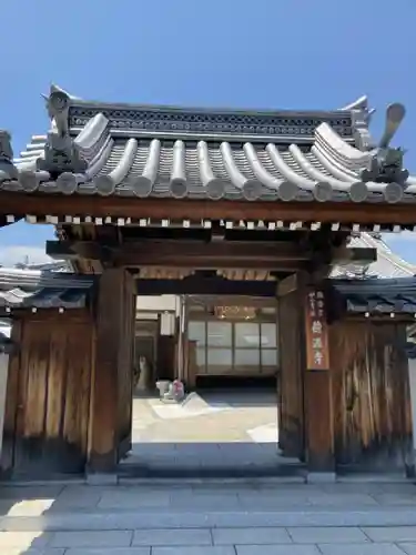 徳源寺の山門