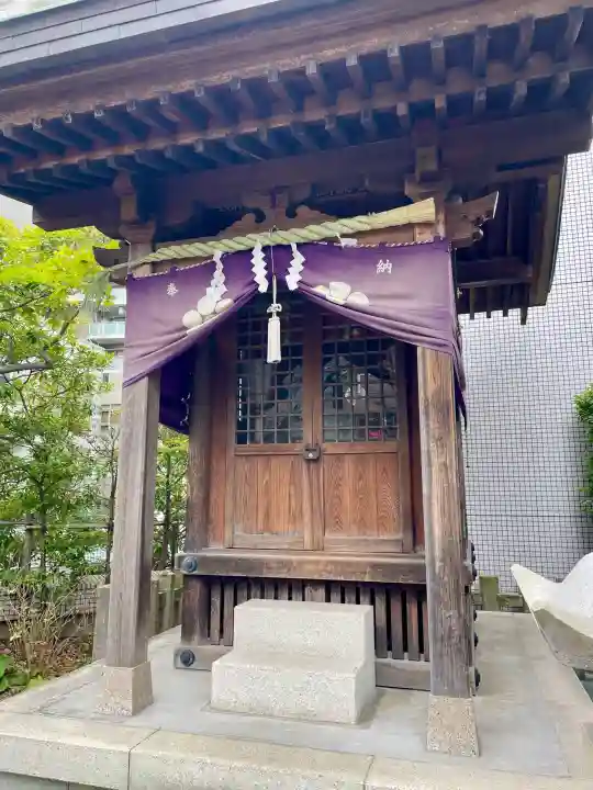 第六天社の{uncategorized: "未分類", other: "その他", undefined: "問題あり", building: "その他建物", grave: "お墓", sacred_gate: "鳥居", guardian: "狛犬", statue: "像", buddha: "仏像", history: "歴史", nature: "自然", garden: "庭園", animal: "動物", pagoda: "塔", temizu: "手水舎", mountain_gate: "山門・神門", sanctuary: "本殿・本堂", subordinate: "末社・摂社", art: "芸術", scenery: "景色", jizo: "地蔵", ema: "絵馬", goshuin: "御朱印", omikuji: "おみくじ", items: "授与品その他", amulet: "お守り", goshuincho: "御朱印帳", eats: "食事", festival: "お祭り", votive_dance: "神楽", shichigosan: "七五三参", wedding: "結婚式", experience: "体験その他", initially: "初詣", around: "周辺", anti_infection: "感染症対策"}