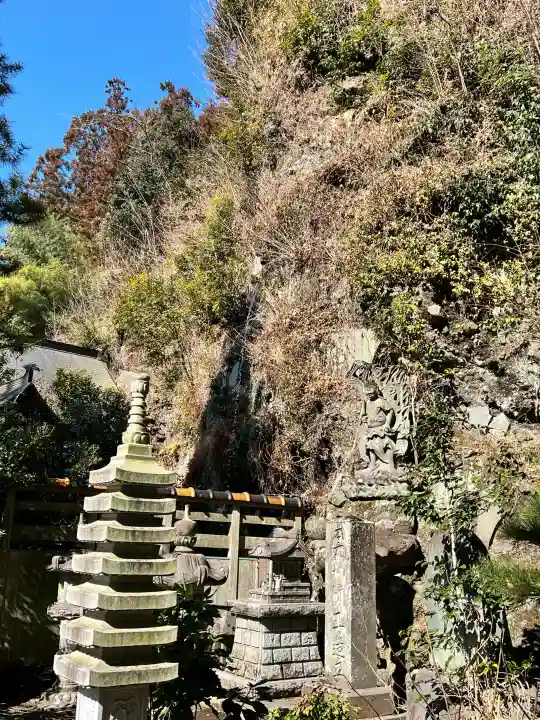 大福寺(室田の瀧不動尊)の{uncategorized: "未分類", other: "その他", undefined: "問題あり", building: "その他建物", grave: "お墓", sacred_gate: "鳥居", guardian: "狛犬", statue: "像", buddha: "仏像", history: "歴史", nature: "自然", garden: "庭園", animal: "動物", pagoda: "塔", temizu: "手水舎", mountain_gate: "山門・神門", sanctuary: "本殿・本堂", subordinate: "末社・摂社", art: "芸術", scenery: "景色", jizo: "地蔵", ema: "絵馬", goshuin: "御朱印", omikuji: "おみくじ", items: "授与品その他", amulet: "お守り", goshuincho: "御朱印帳", eats: "食事", festival: "お祭り", votive_dance: "神楽", shichigosan: "七五三参", wedding: "結婚式", experience: "体験その他", initially: "初詣", around: "周辺", anti_infection: "感染症対策"}