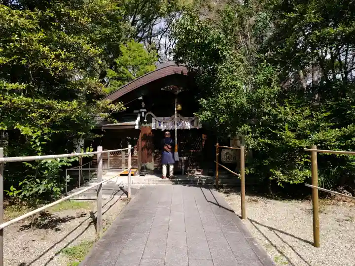 梨木神社の{uncategorized: "未分類", other: "その他", undefined: "問題あり", building: "その他建物", grave: "お墓", sacred_gate: "鳥居", guardian: "狛犬", statue: "像", buddha: "仏像", history: "歴史", nature: "自然", garden: "庭園", animal: "動物", pagoda: "塔", temizu: "手水舎", mountain_gate: "山門・神門", sanctuary: "本殿・本堂", subordinate: "末社・摂社", art: "芸術", scenery: "景色", jizo: "地蔵", ema: "絵馬", goshuin: "御朱印", omikuji: "おみくじ", items: "授与品その他", amulet: "お守り", goshuincho: "御朱印帳", eats: "食事", festival: "お祭り", votive_dance: "神楽", shichigosan: "七五三参", wedding: "結婚式", experience: "体験その他", initially: "初詣", around: "周辺", anti_infection: "感染症対策"}